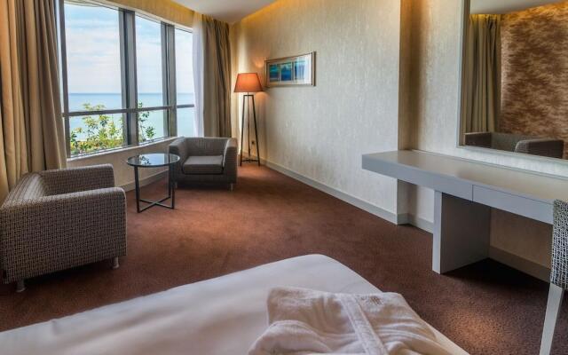 The Grand Gloria Hotel