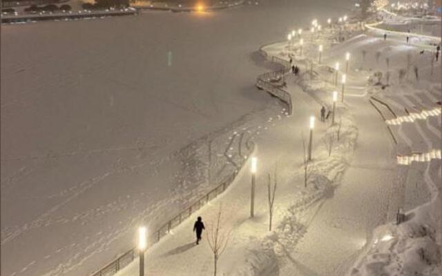 Апартаменты Студия с камином, деревом и видом на реку