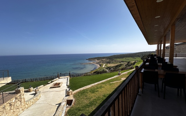 Teko's Golden Hill Hotel