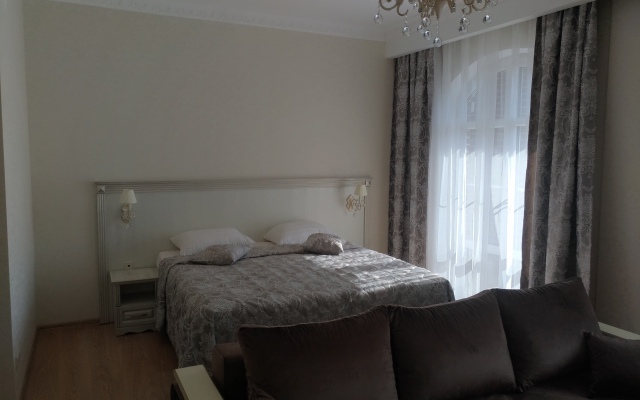 8 Avenyu Hotel