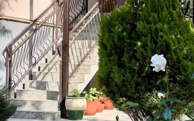 Looris Guest house