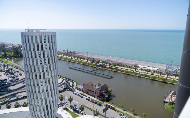 Apartamenty Bright Apartment with Balcony in Alliance Palace Batumi - Steps from the Sea & Dancing Fountains