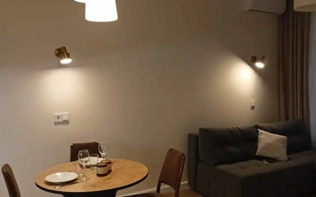 Dvukhkomnatnyje Atlas Na 1 Linii U Morya Apartments