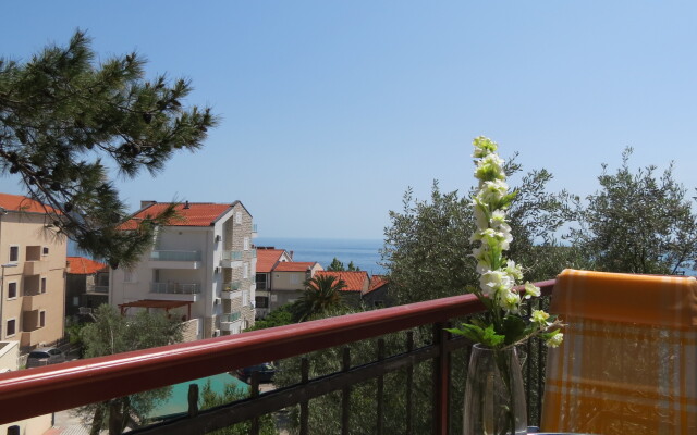 Ana 1/4 Apartments