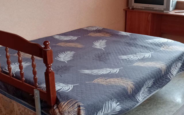 Меблированные комнаты Ваш Дом на Ленинградской (2 подъезд, кв. 32)