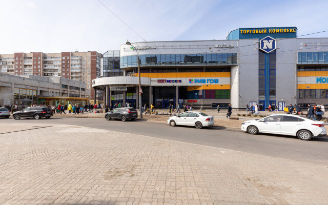 Prostornaya Trekhkomnatnaya Kvartira Okolo Metro Prospekt Prosvescheniya Apartments
