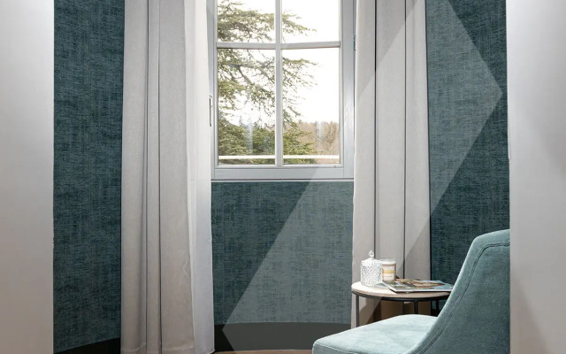 Отель Domaine et Chateau de Valinches