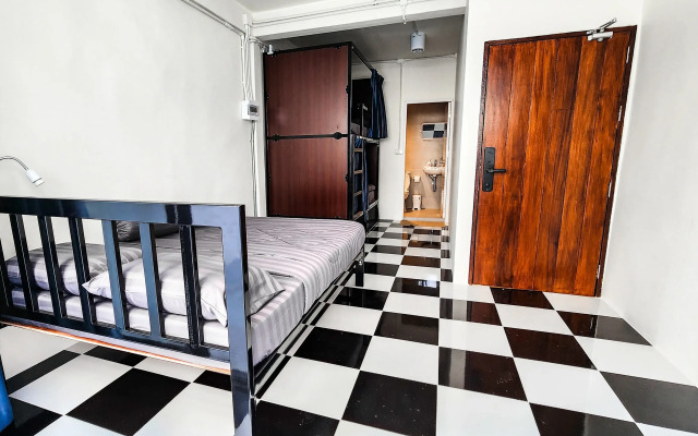 Hostel Noir Cafe and Hostel Chinatown Bangkok