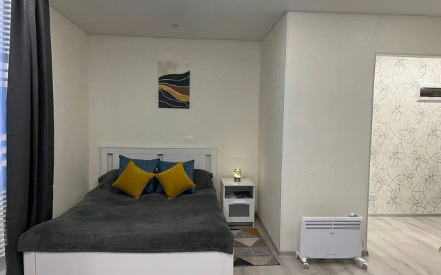 Komfortnaya studiya ryadom so sklonom Flat