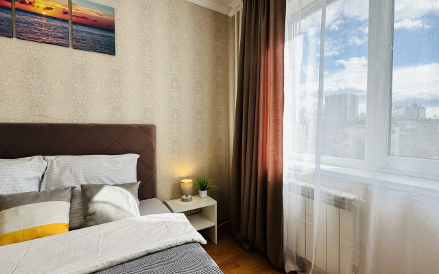 Uyutnaya Dvukhkomnatnaya Nedaleko Ot Trk Planeta Flat