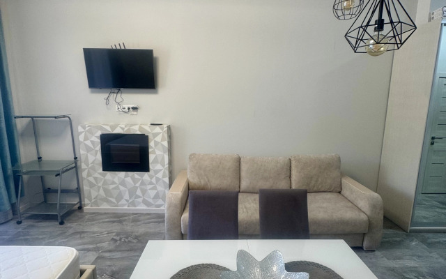 Квартира Просторная студия с террасой напротив отеля Мариотт