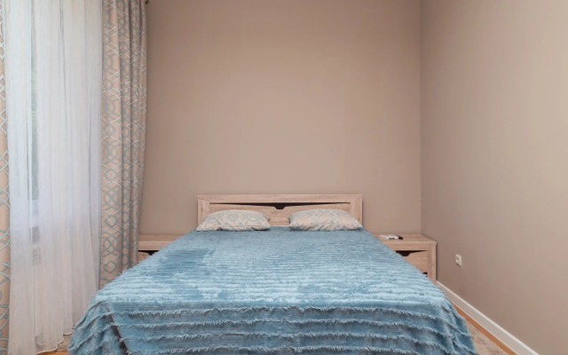 U Morya S Basseinom v ZhK Solnechnyij apt21 Apartment