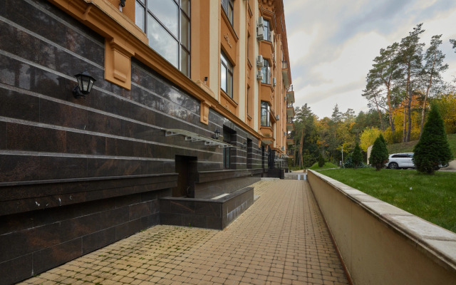 Апартаменты в современном стиле с камином