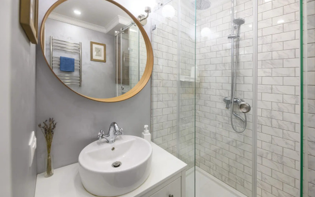 Uyutnaya s dizaynerskim remontom Flat