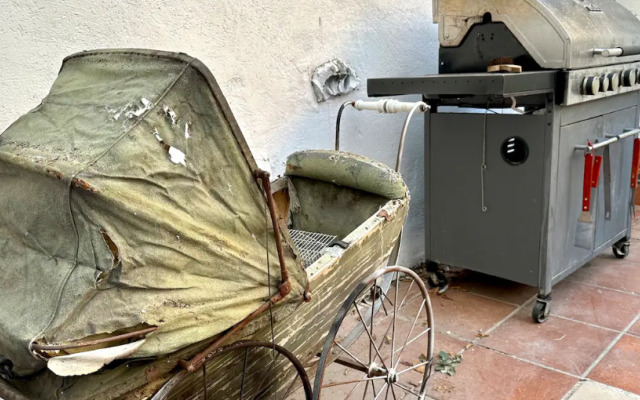 Trekhkomnatnyy S Bolshim Patio Guest House