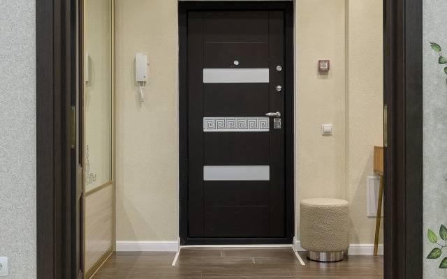 V Azhk Parusa Flat