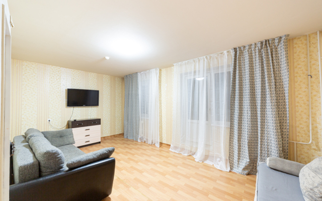 Dvuhkomnatnyie U Trk Planeta Apartments