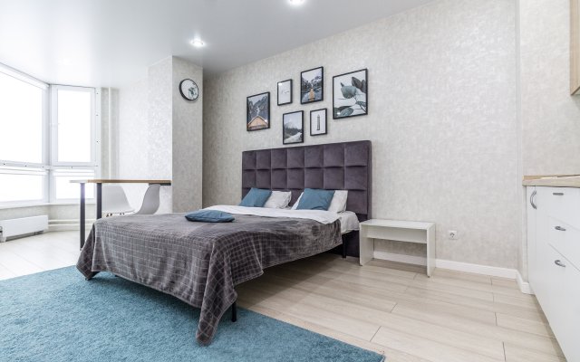 Divan-Krovat na beregu reki s potryasayushchim vidom Apartments