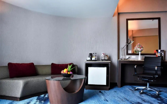 Отель Ambassador Bangkok Hotel