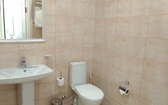 8 Avenyu Hotel