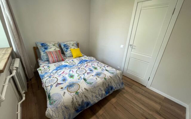 Апартаменты 2-х комнатные апартаменты на Есенина 69