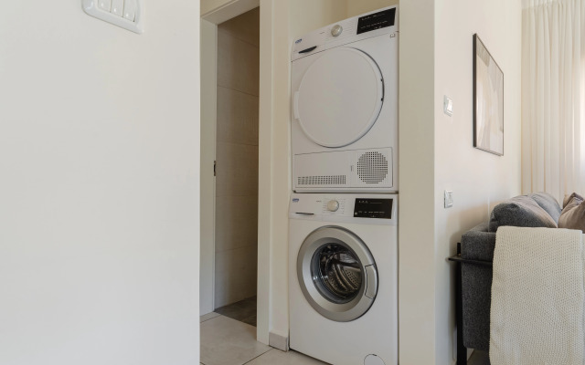 Blueground at Nahalat Bynamin ID10 Apartments