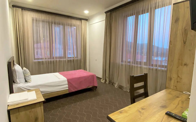 Mina Hotel
