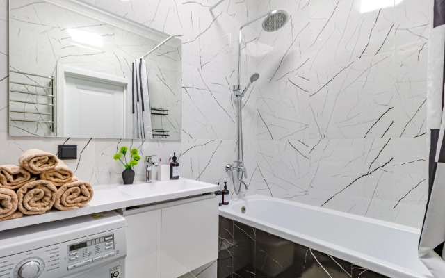 Apartments Svetlye V Tsentre Ryadom S Botanicheskim Sadom