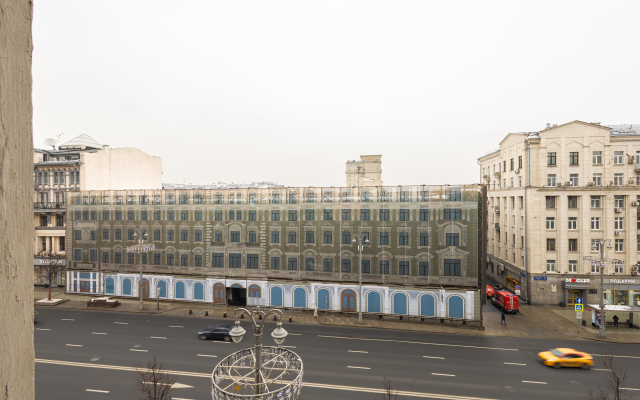 Ryadom S Krasnoy Ploschadyyu Flat