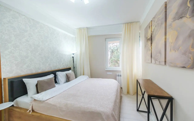 Italyyanskaya S Bolshoy Verandoy Flat