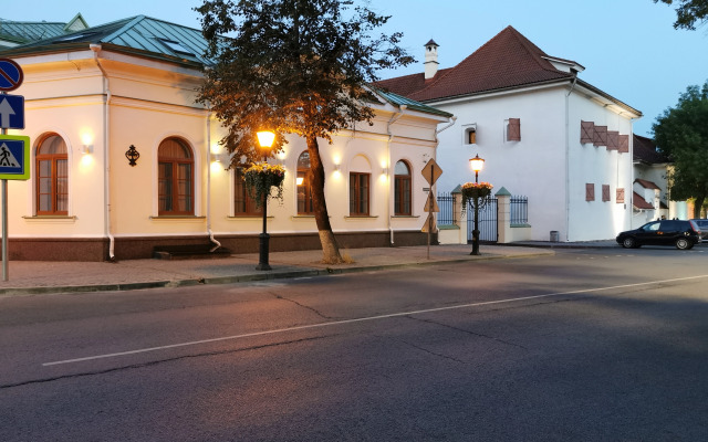 V Tsentre U Pogankinykh  I Menshikovykh Palat Flat