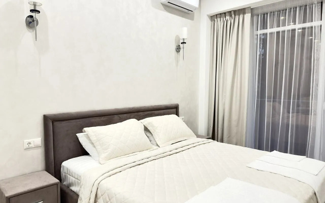 Na Pervomayskoy Ulitse 1 Apartments