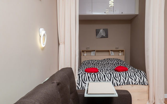 U Morya S Basseinom V ZhK Solnechnyij apt48 Apartment