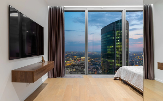 Студия для двоих на 74-м этаже