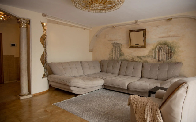 Na Ulitse Kurmangazy 33 Flat