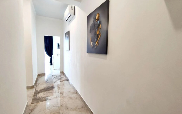Dvukhkomnatnyye Klassik s Balkonom i Vidom na More Apartments