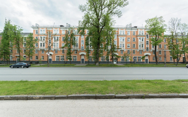 V Tsentre Goroda Oktyabryskiy Prospekt 29 Flat