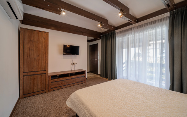 Esto-Sadok Private house