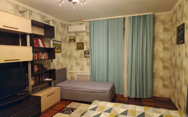 U Pushkinskogo Teatra Tsentr Flat