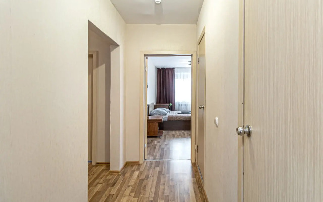 Yevrotryoshka Do 15 Gostey Flat