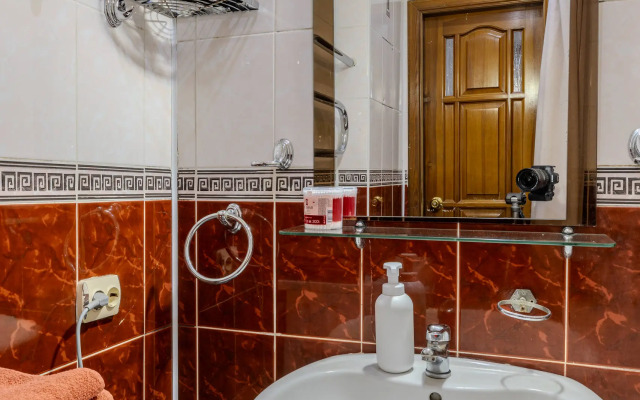 3-K po Priyatnoy Tsene Ryadom s Naberezhnoy Flat