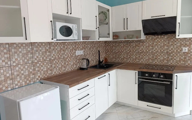 Vmestitelnaya Dvukhkomnatnaya S Vidom Na More Flat