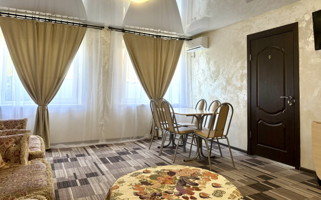 Gostevye Domiki U Termalnykh Istochnikov Ot Travel Khotels Anturazh Guest House