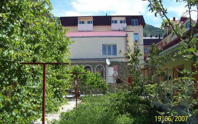 Kottedzh Uyut Guest House