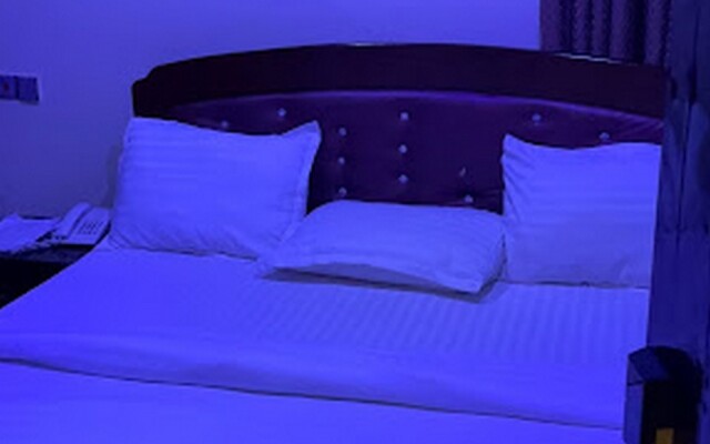 Ama Luxury Suites Hotel