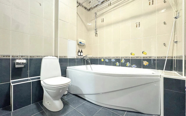 Квартира Трехкомнатная с Балконом и Кондиционером в Центре на Весенней