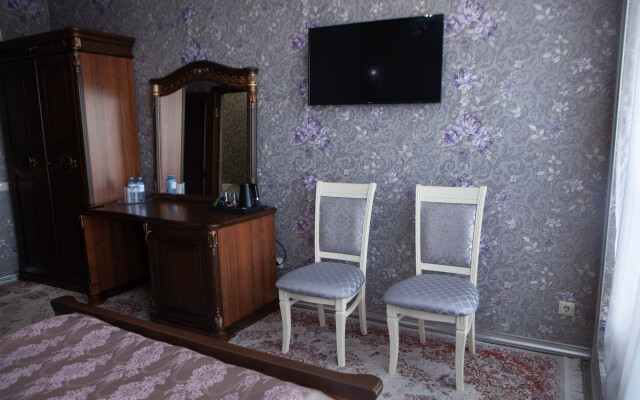 GUSTO Hotel