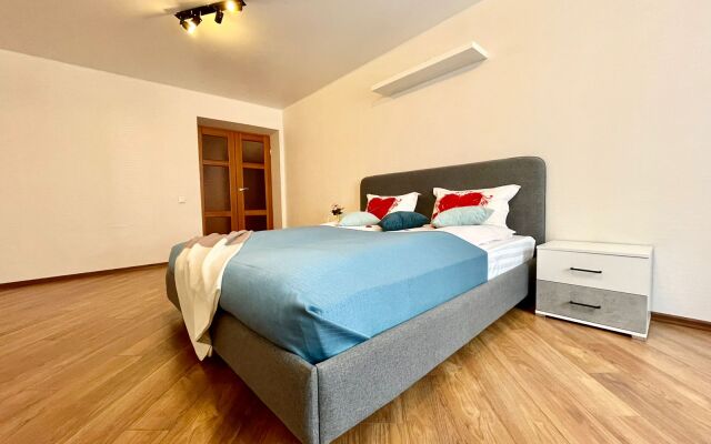 Апартаменты Империя на Аминева