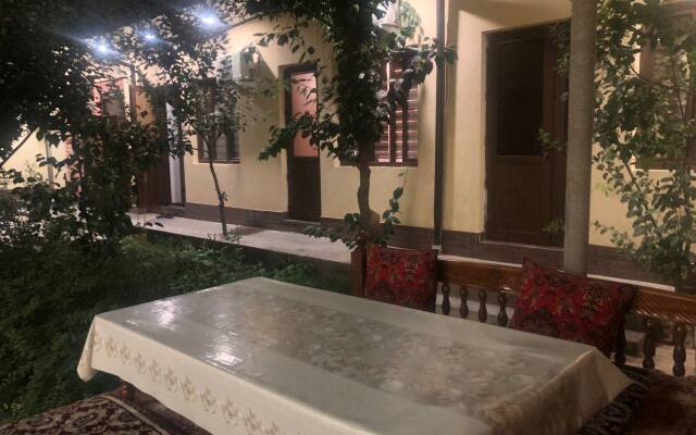 Dom Hotel Badamzar Guest House