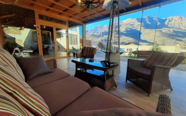 Частный Дом в Горах с Бассейном